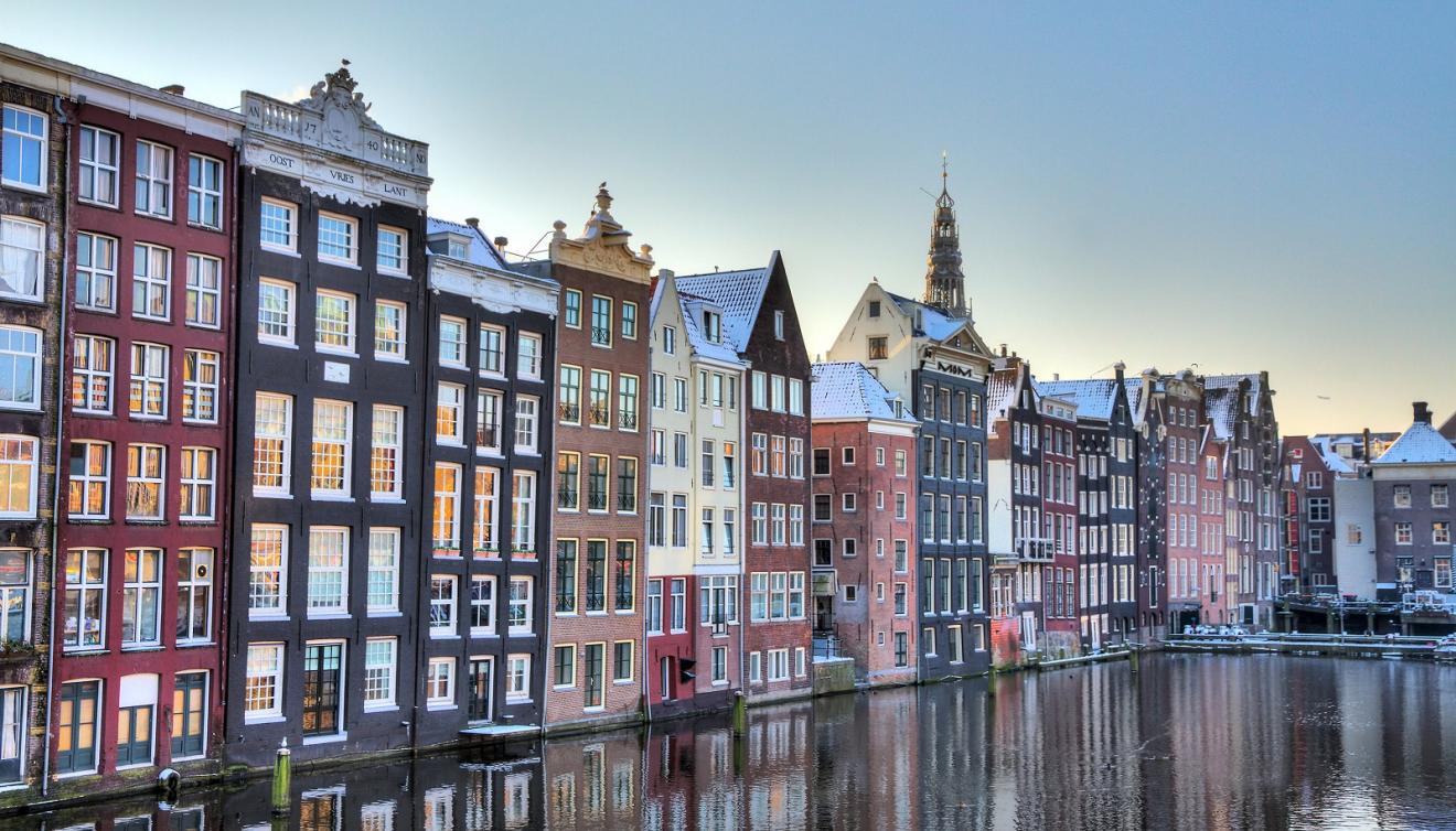 maisons sur la damrak à amsterdam