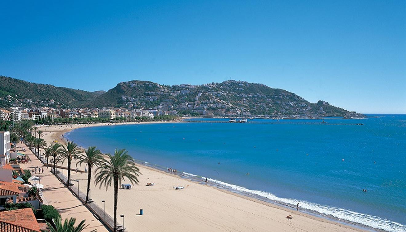 plage roses costa brava espagne