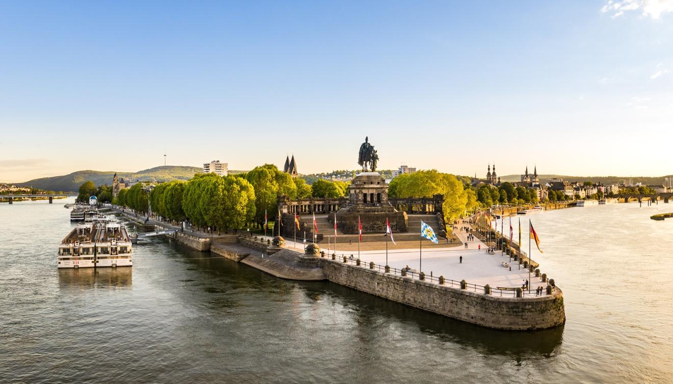 samenloop van de rijn en moezel in koblenz