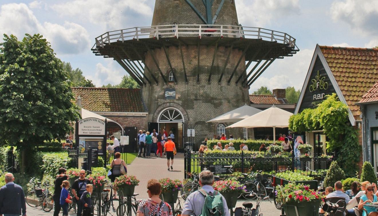 sluis nederland windmolen