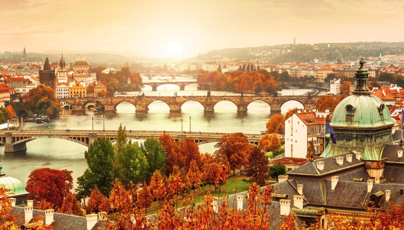 karslbrug herfst praag tsjechie