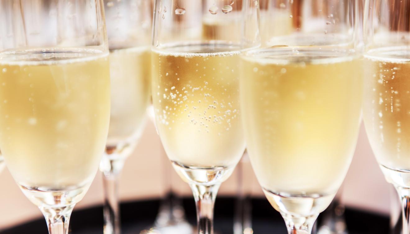 champagne glazen close up
