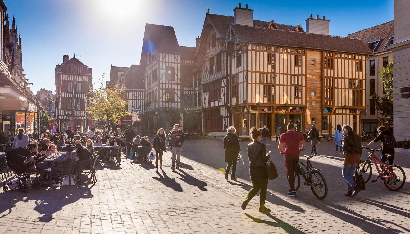 rue champeaux in troyes