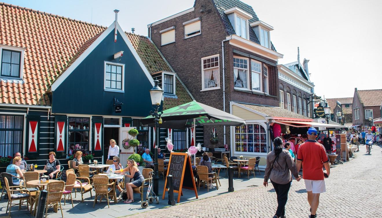 volendam café terras