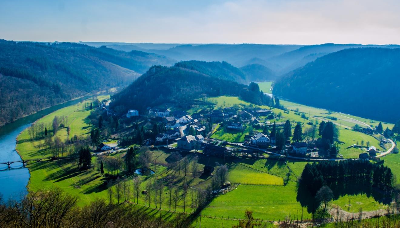 zicht op frahan semois ardennen