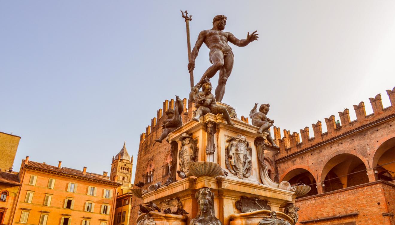 Piazza del Nettuno in Bologna in Emilia Romagna in Italeie