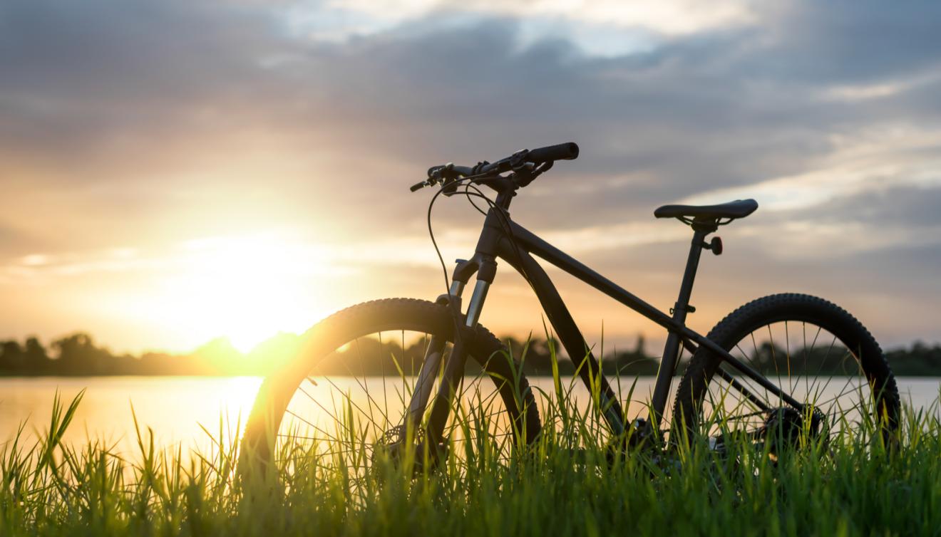 fietsen zonsondergang