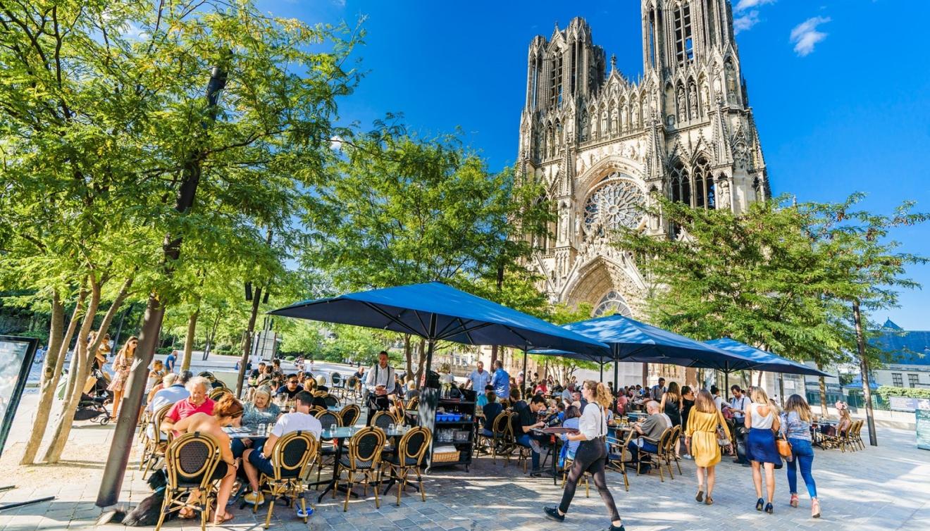 terras aan de kathedraal van reims