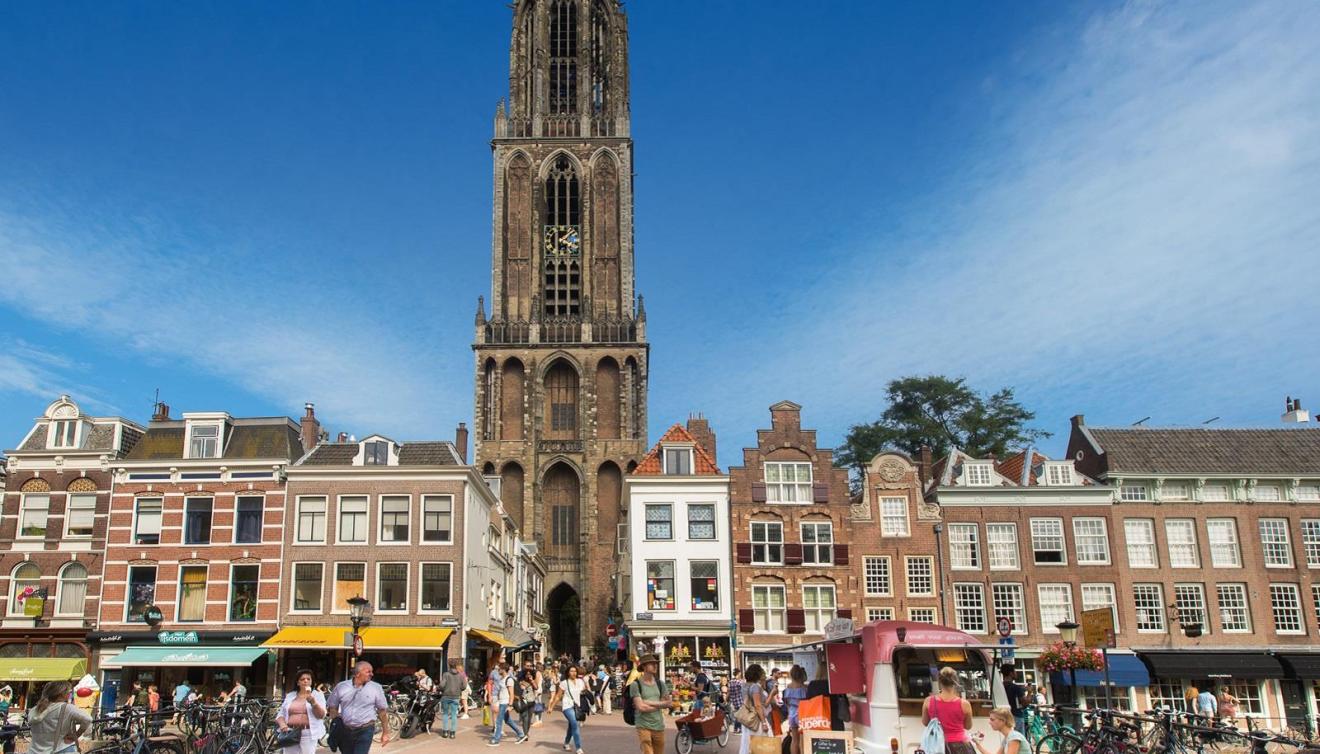 utrecht dom in de zomer