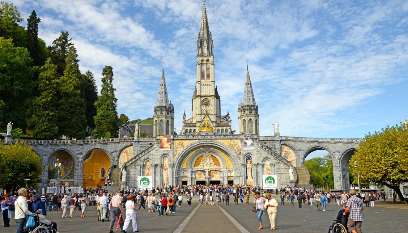 esplanade du Rosaire et basilique du sanctuaire de Lourdes