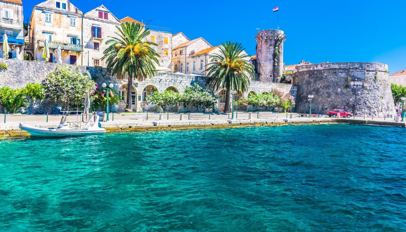 zicht op korcula in kroatie