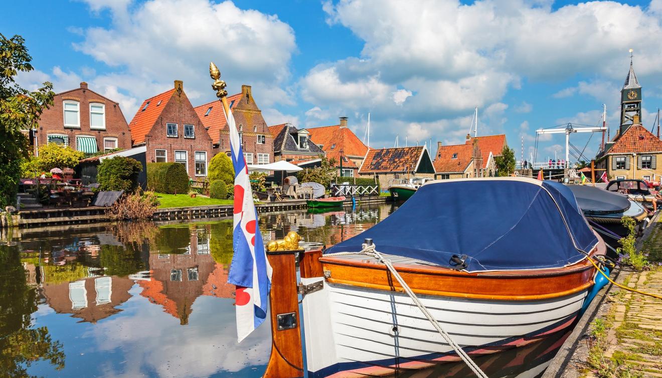 boot in hindeloopen friesland