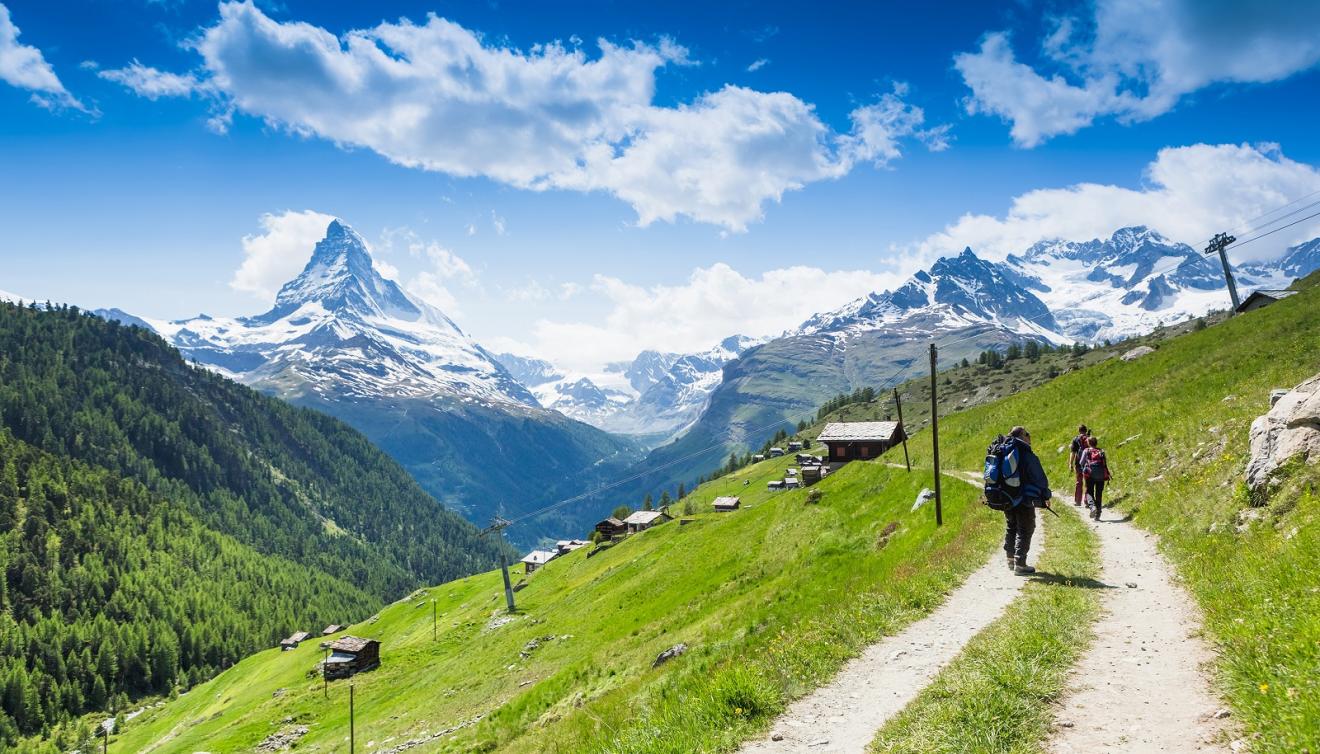 bergpanorama met matterhorn in wallis, zwitserland