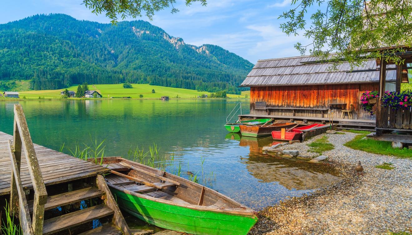 vissersbootje op de weissensee in karinthie
