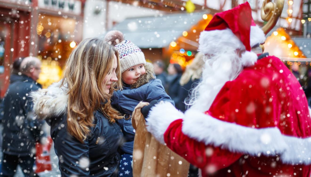 kerstman op de kerstmarkt