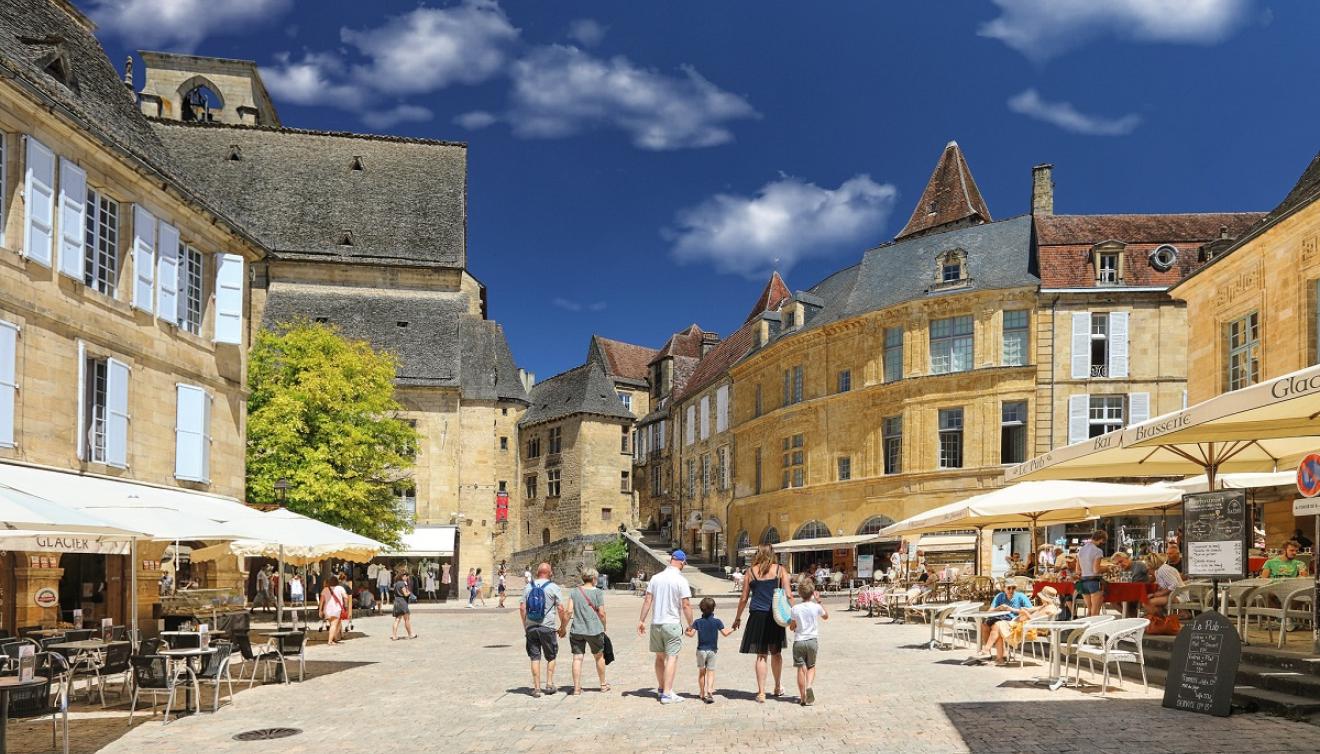 markt in sarlat perigord