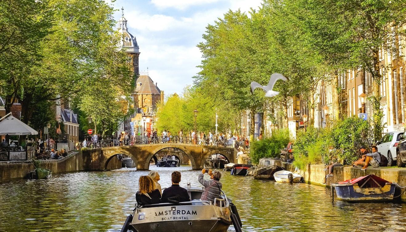 kanaal in amsterdam