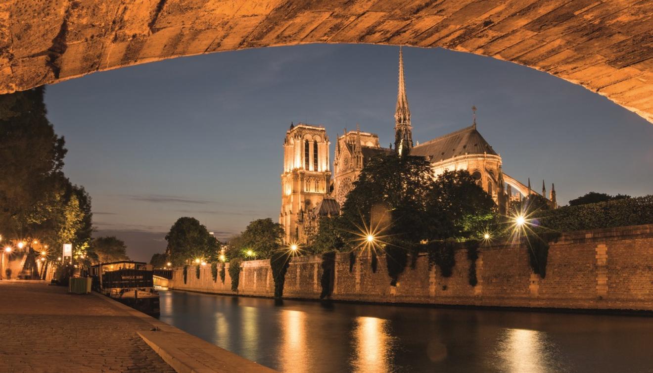 notre dame van de seine in parijs