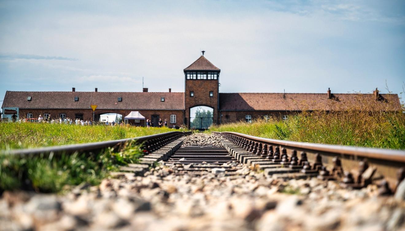 auschwitz entrance