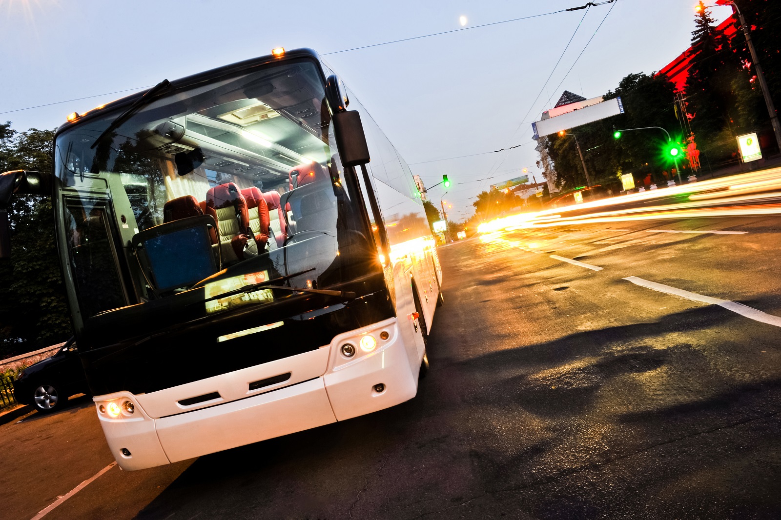 bus autocar avond straat