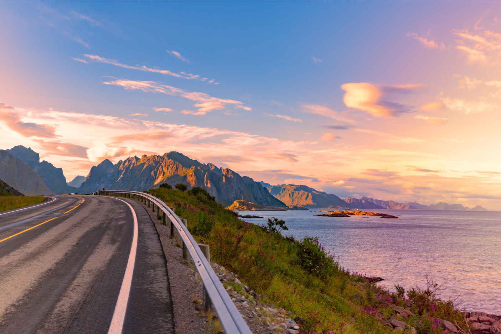 zonsondergang weg lofoten noorwegen