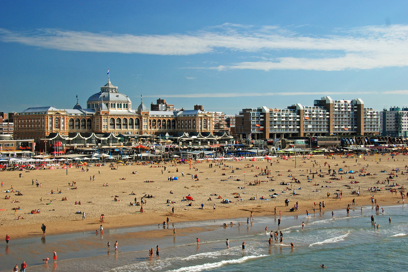 scheveningen strand nederland