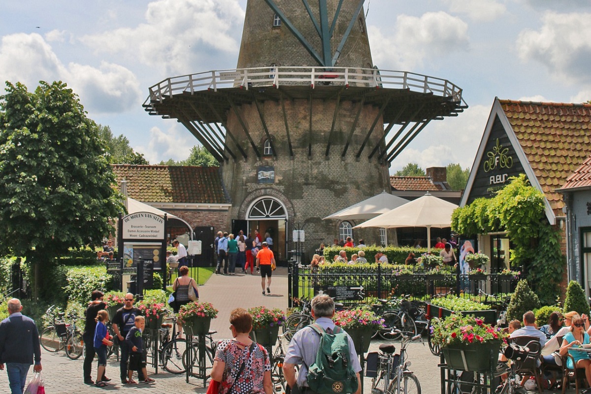 sluis nederland windmolen