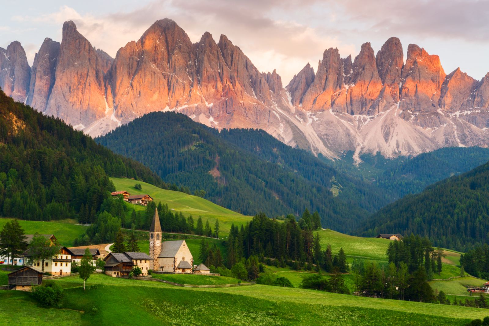 val funes dolomites trentino italie