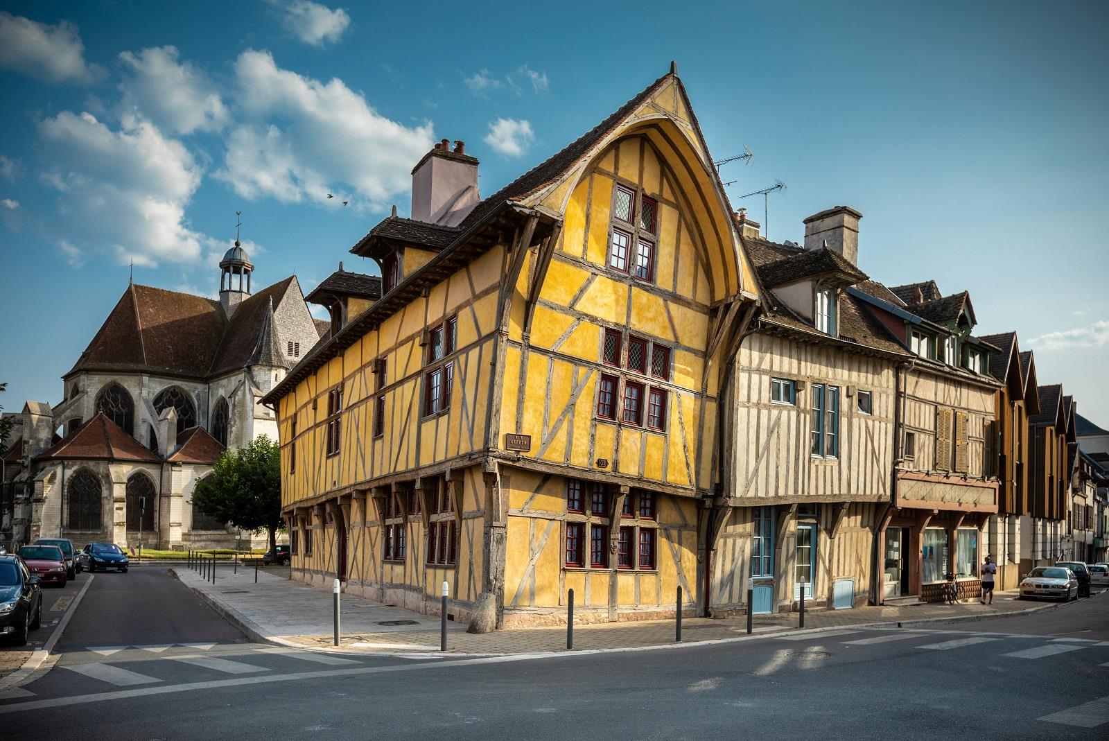 troyes maison dauphin france