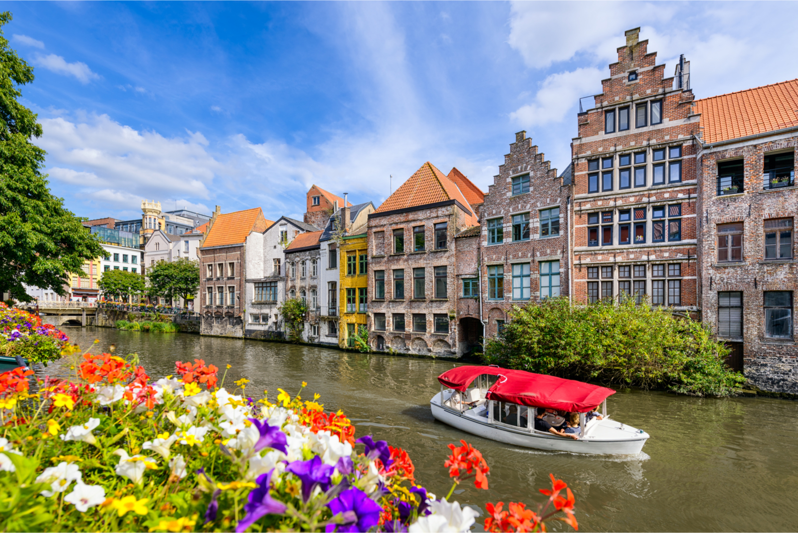 boot op kanaal in gent belgie