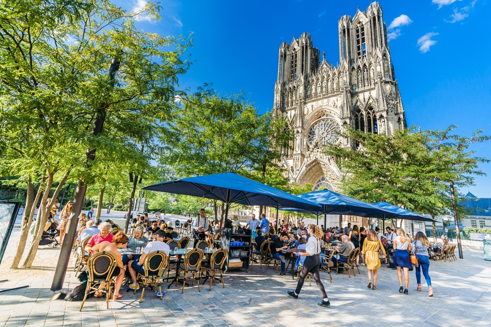 terras aan de kathedraal van reims