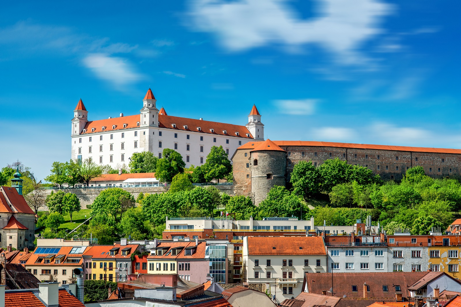 zicht op bratislava kasteel, slovakije