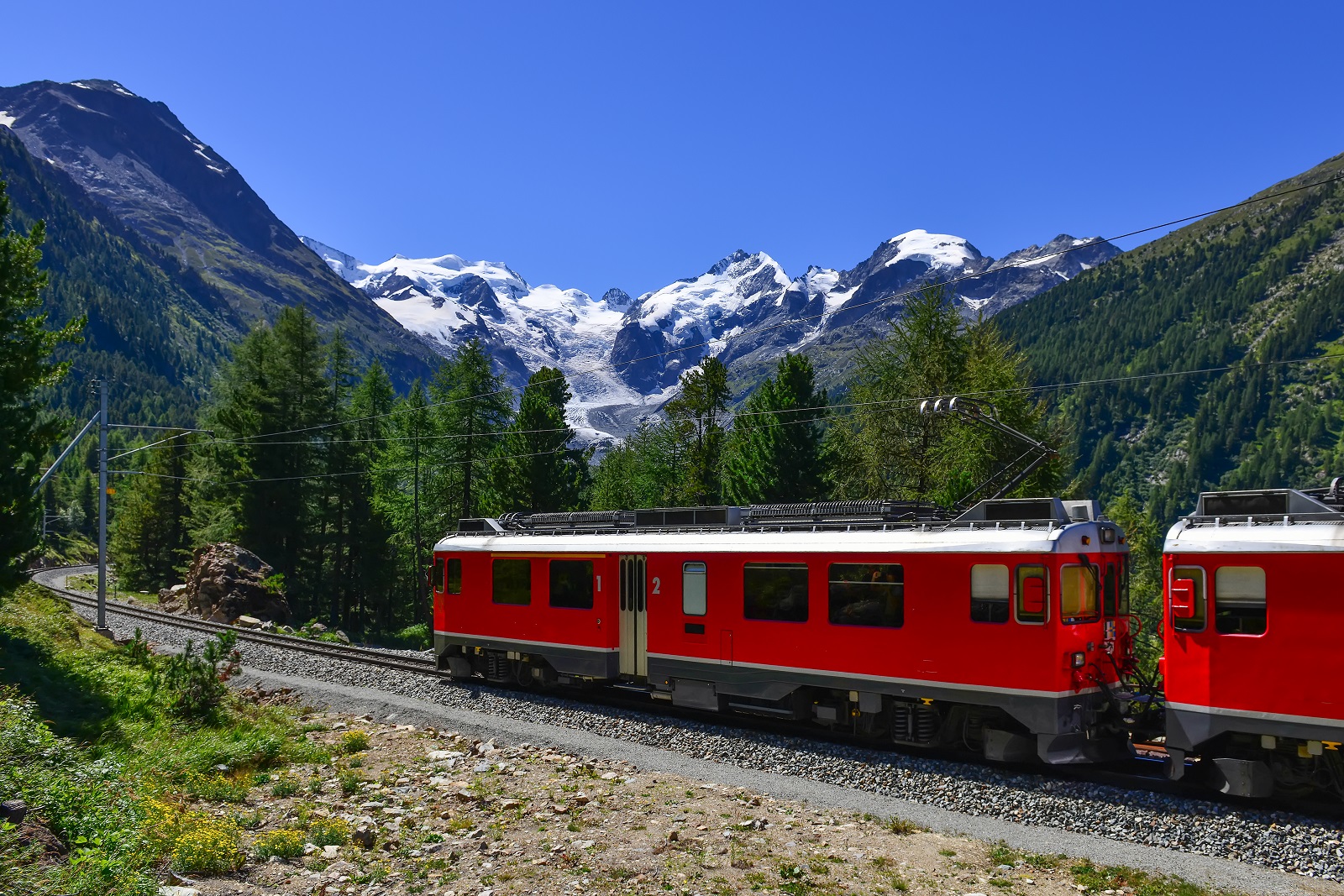 bernina express montagnes suisse