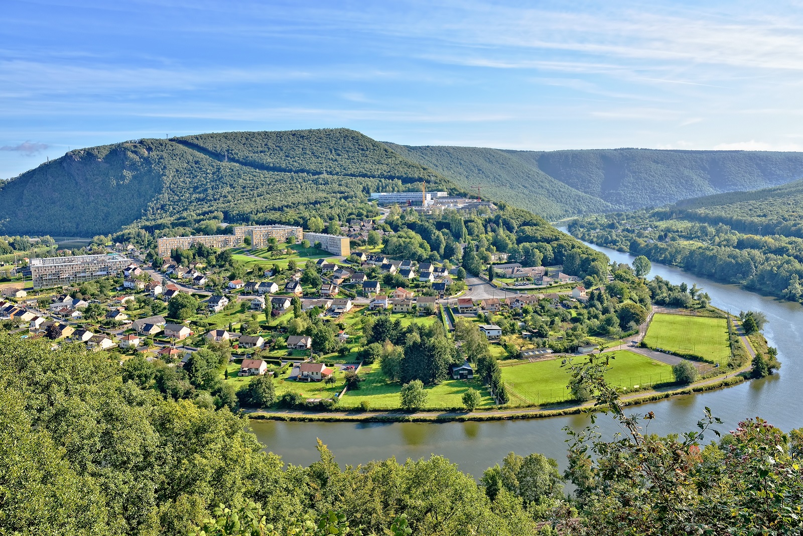 panorama over revin aan de maas