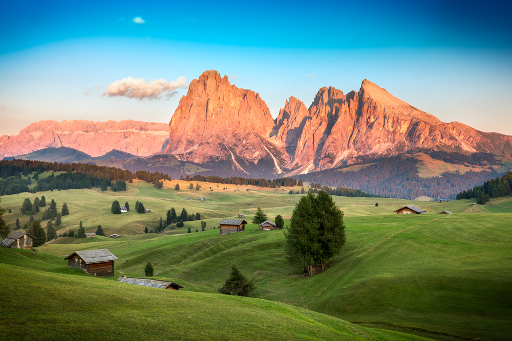 seiser alm avec langkofel dans le sud du tyrol