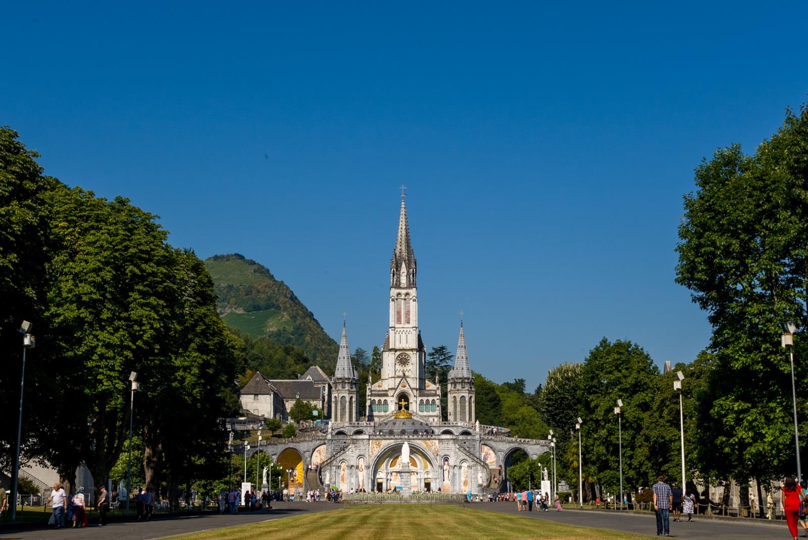 sanctuaire lourdes