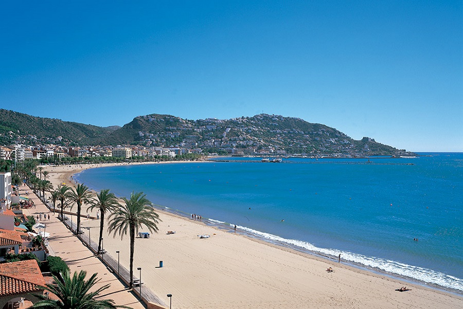 plage roses costa brava espagne