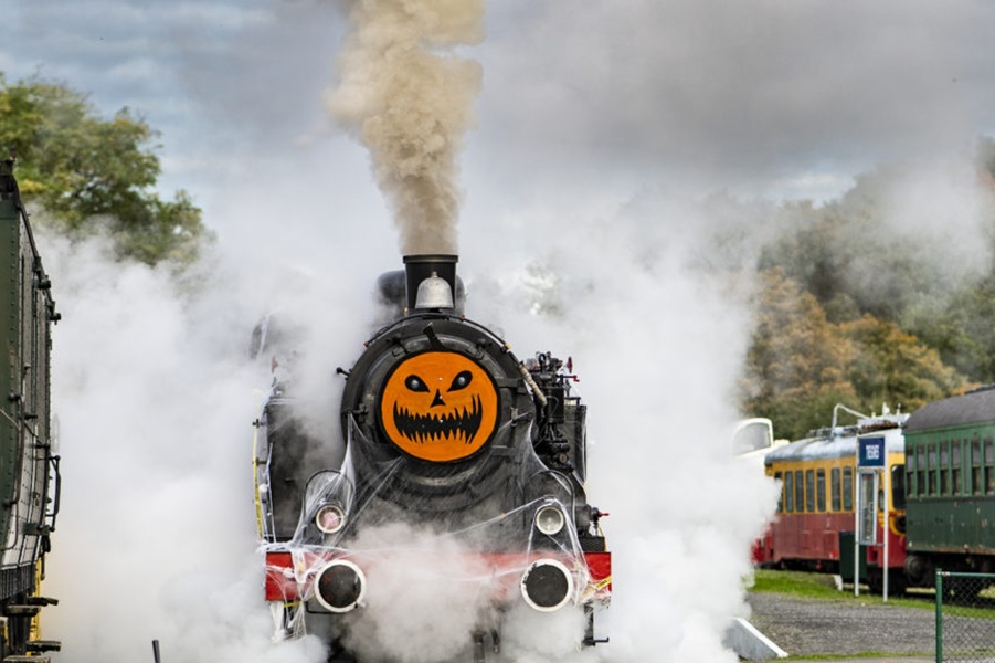 train halloween chemin de fer